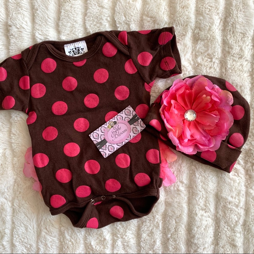 She Bloom baby girl flower onesie hat 3-6 months